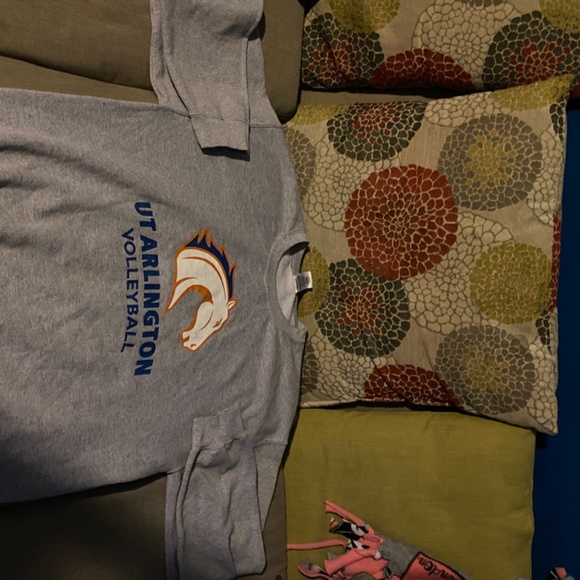 UT Arlington College Sweater - Picture 2 of 2